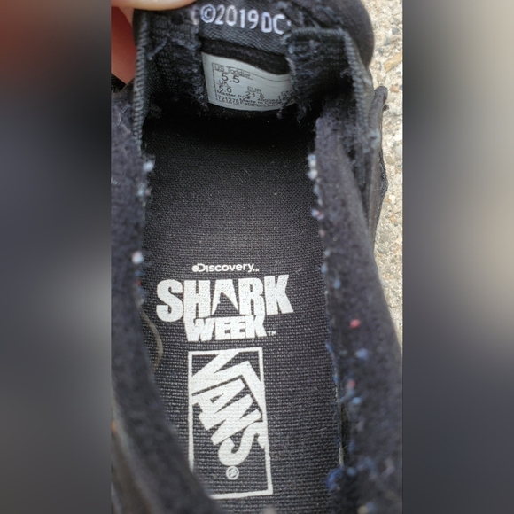 Vans Toddler Shark Shoes size 5.5 - Picture 3 of 3
